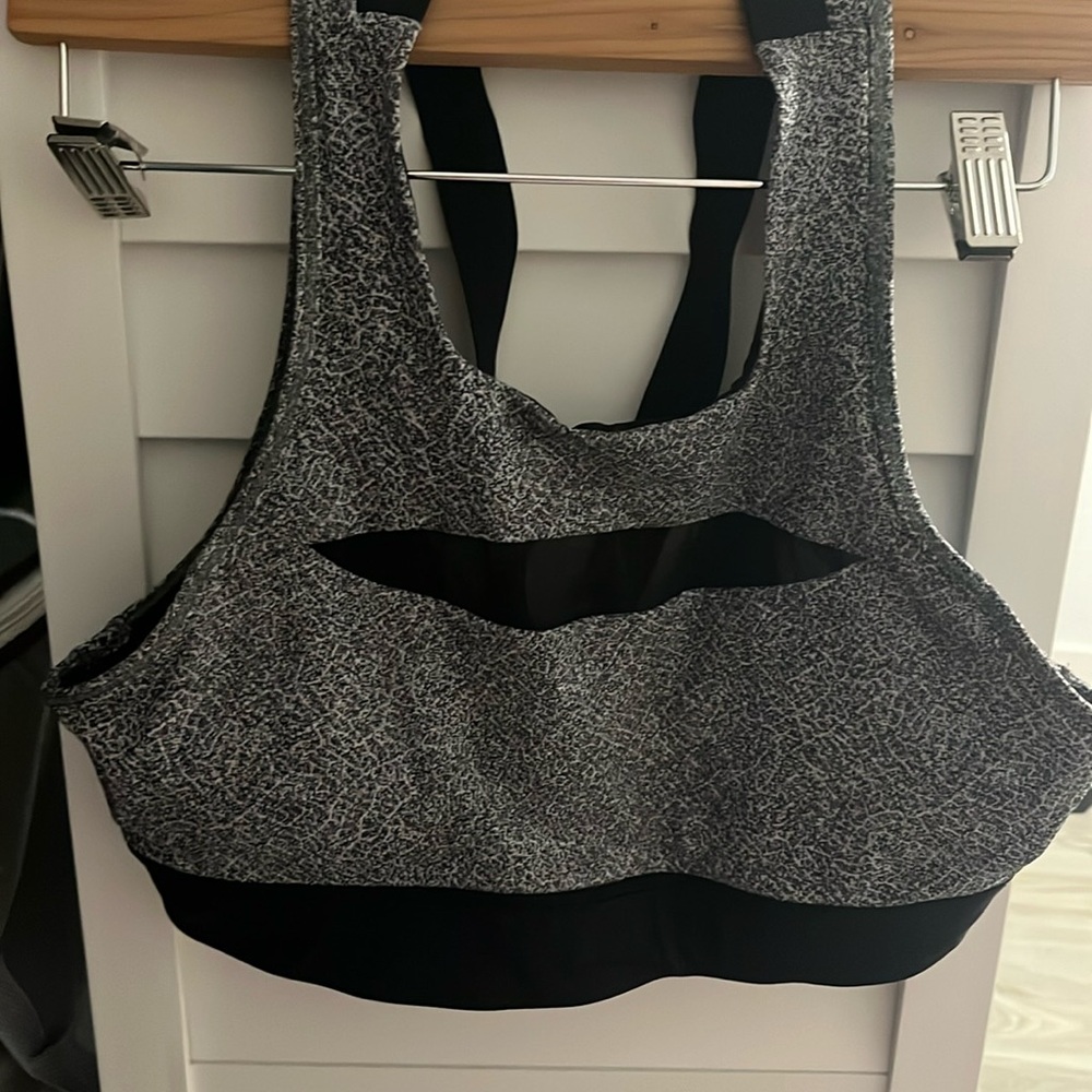 Lululemon sports braw